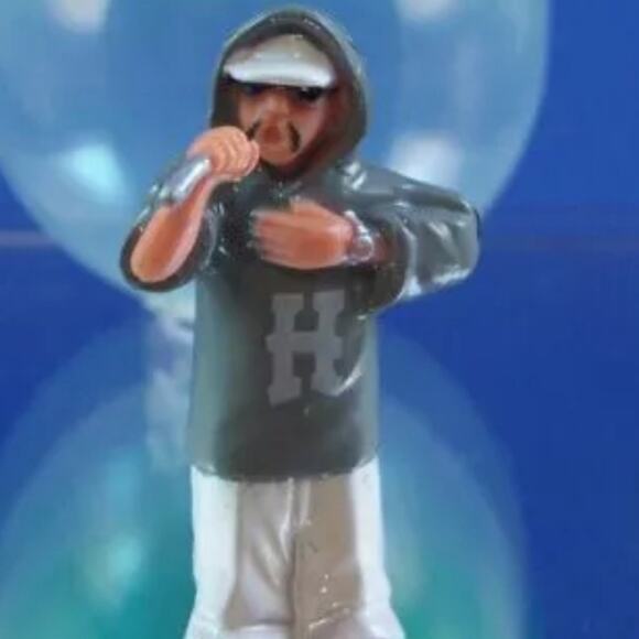 Handmade Argentium Silver Hand Holding the Mic Ring, size 7.5 - Picture 6 of 7